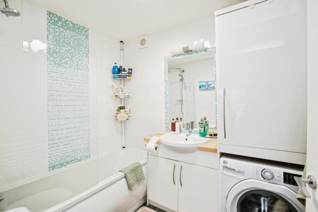 2 bed Flat for sale Image 10