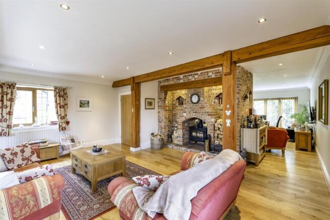 4 bed Detached for sale Image 8