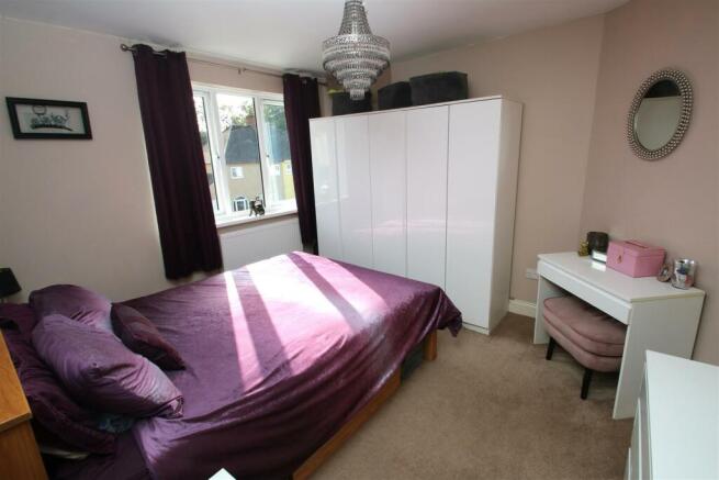 33 Canadian Avenue bed1.JPG