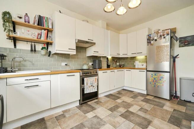2 bed Terraced for sale Image 5