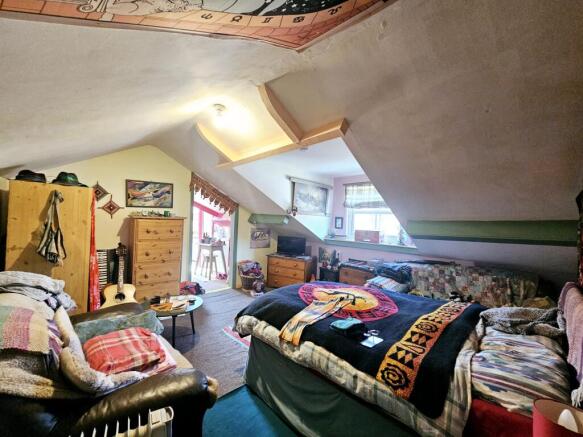 4 bed Block of Apartments for sale Image 10