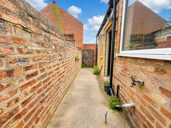 2 bed Terraced for sale Image 5