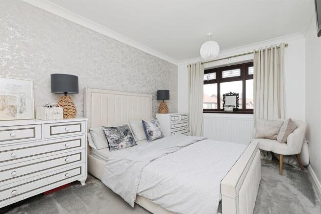 3 bed Semi-Detached for sale Image 12
