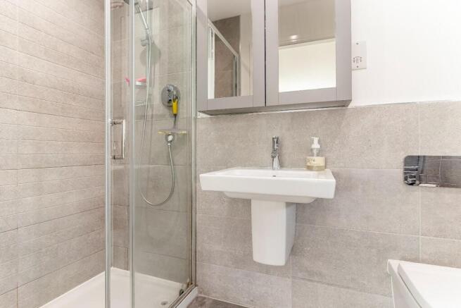 5 bed Detached for sale Image 9