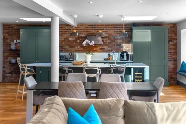 4 bed Detached for sale Image 5
