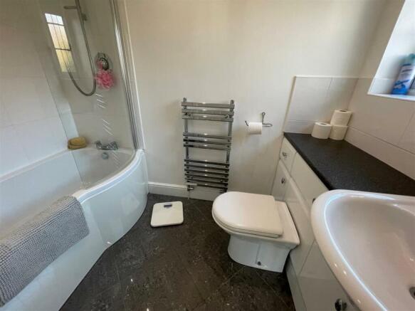 bed1ensuite.jpg
