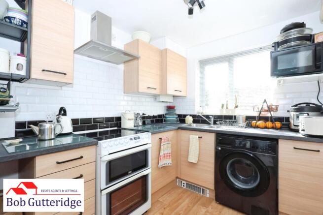 FITTED KITCHEN
