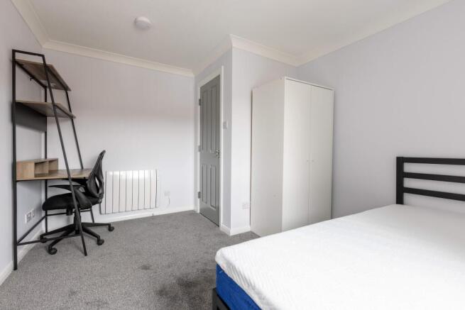 3 bed Flat to rent Image 9