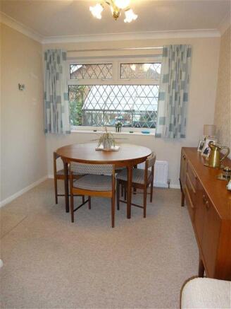 LIVING/DINING ROOM: