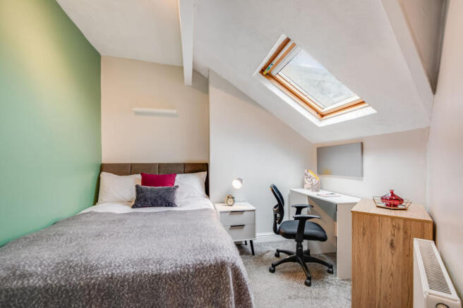 4 bed House to rent Image 11