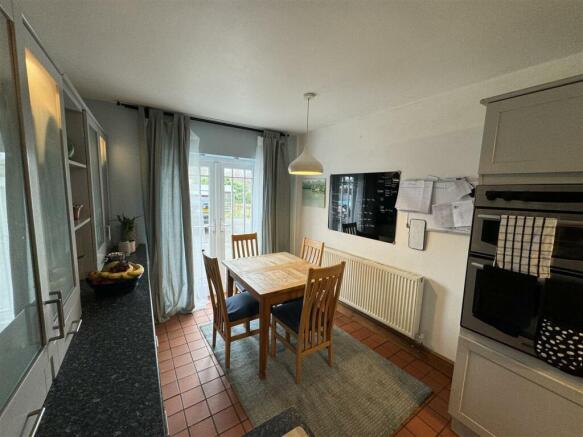 KITCHEN/BREAKFAST ROOM