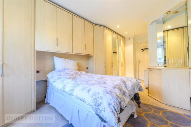 2 bed Apartment for sale Image 12