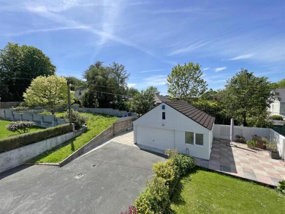 Longfield Villas 9 - Garage.jpg