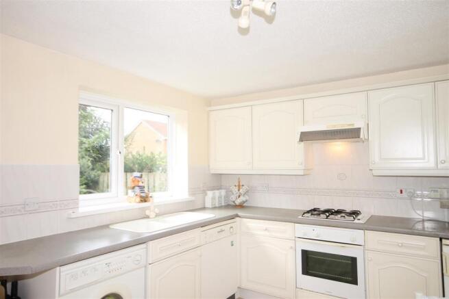 FITTED KITCHEN