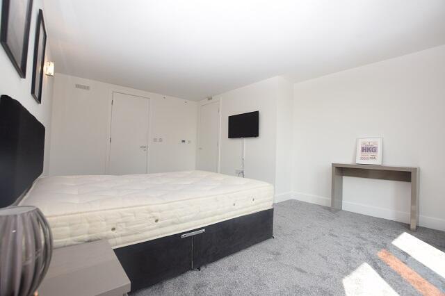 2 bed Apartment to rent Image 7