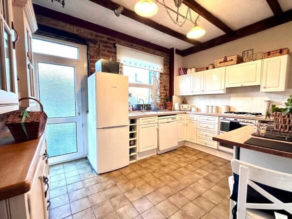 Kitchen 1.jpg
