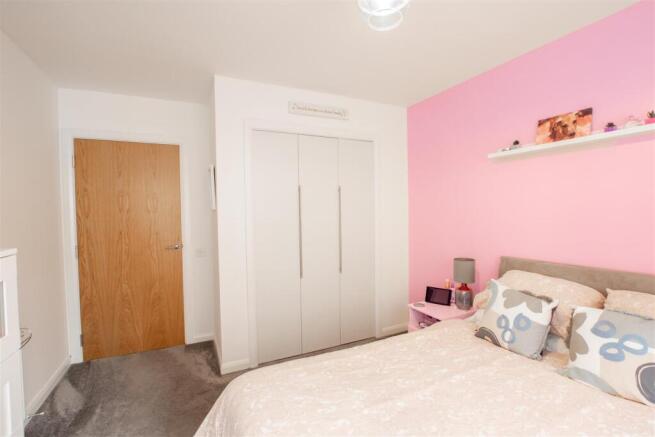 bedroom.one.jpg