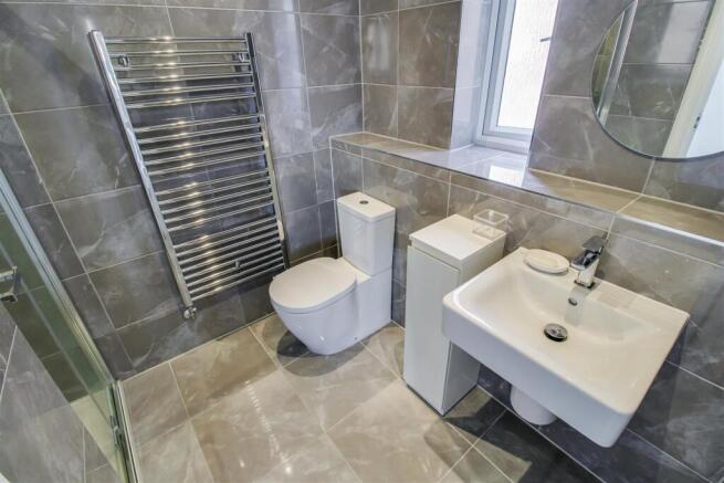 4 bed Detached for sale Image 11