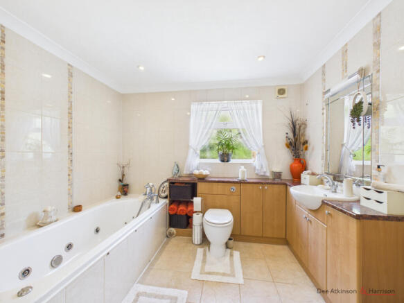 3 bed Detached Bungalow for sale Image 10