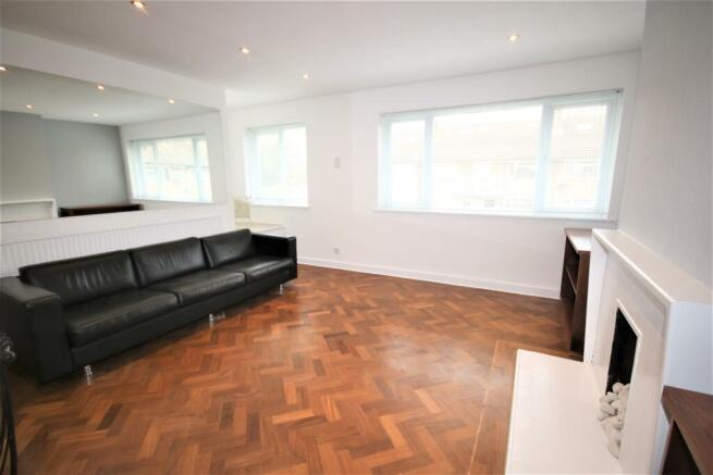 RECEPTION ROOM: PIC 1