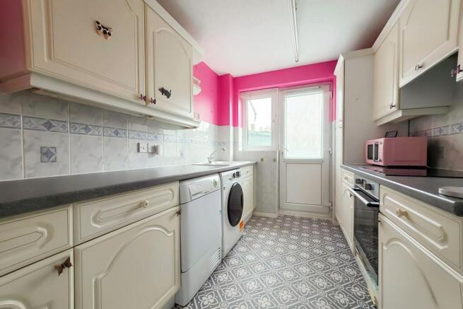 Reef Close, Littlehampton, BN17 photo 4