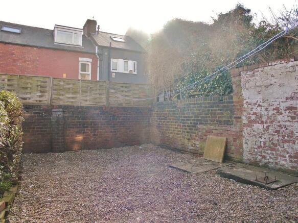 3 bed Terraced to rent Image 8