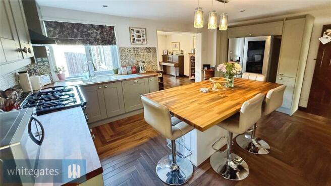 4 bed Detached for sale Image 6