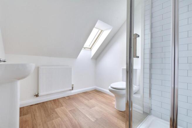 17 Bursar Way ensuite.jpg