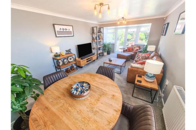 Lounge/Dining Room