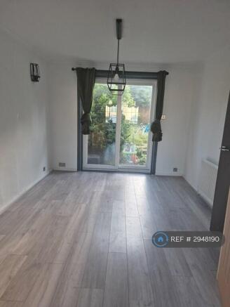 3 bed Semi-Detached to rent Image 4