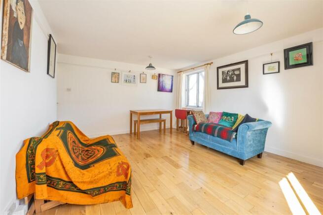 Tenbury Close, E7