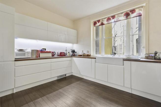 FB - Crofton Lodge - Kitchen3 (1).JPG