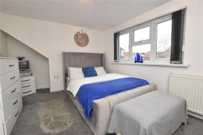 5 bed Semi-Detached for sale Image 9