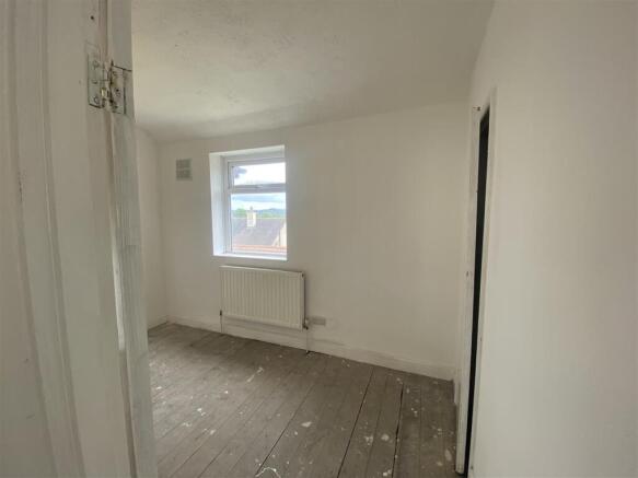 4 bed Semi-Detached to rent Image 10