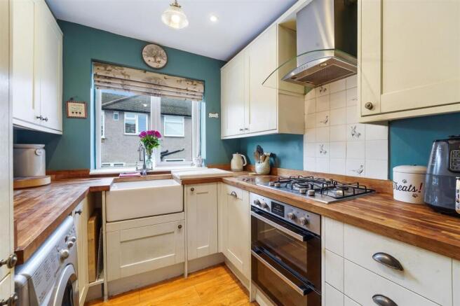 Lewins Road, Epsom, KT18 photo 4
