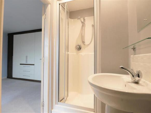 ensuite.JPG