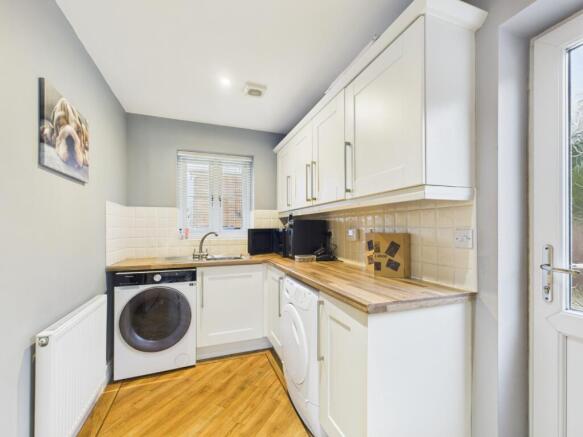5 bed Detached for sale Image 9