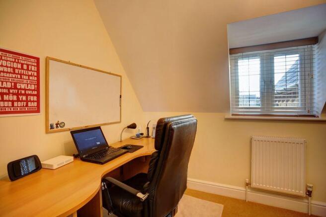 Bedroom 5 / Study