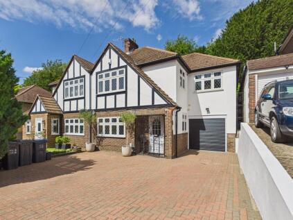Mead Way, Coulsdon