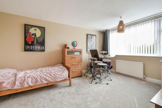 bedroom 2.JPG