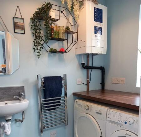 UTILITY/SHOWER ROOM