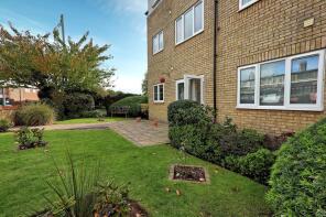 Flat 2, 68 70 Willow Lodge, Hart Road, Thundersley, Benfleet SS7 3PQ
