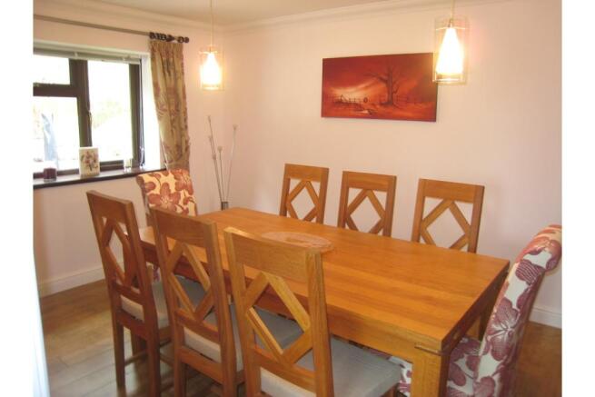Dining Room/Bed 5