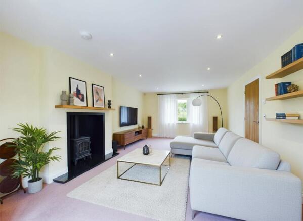 Living Room (AI/Virtually Staged)