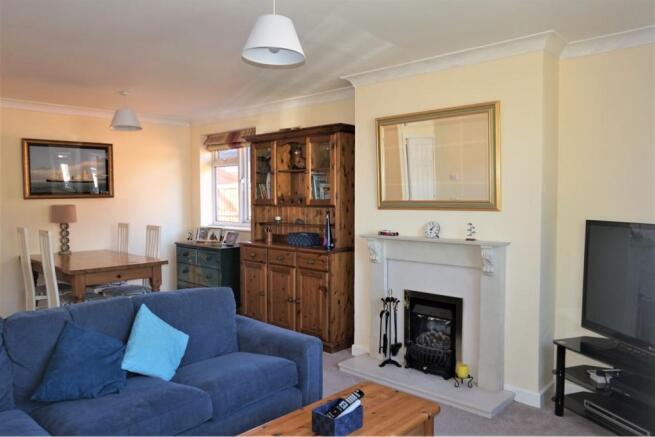 Lounge/Dining Room
