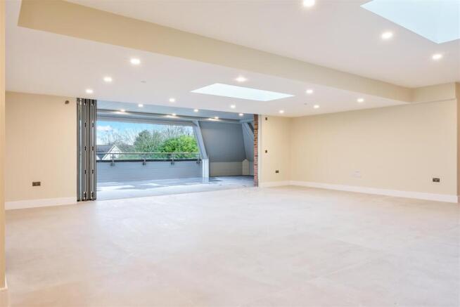 FLAT 7 WINSCOMBE COURT- (18).jpg