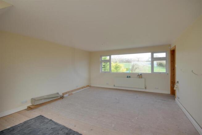 4 bed Detached Bungalow for sale Image 4