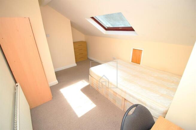 5 bed House to rent Image 4