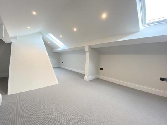 4 bed Mews to rent Image 11