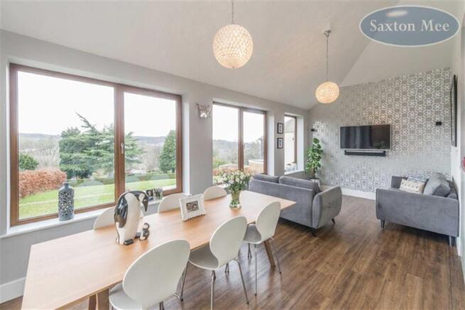DINING ROOM/FAMILY AREA